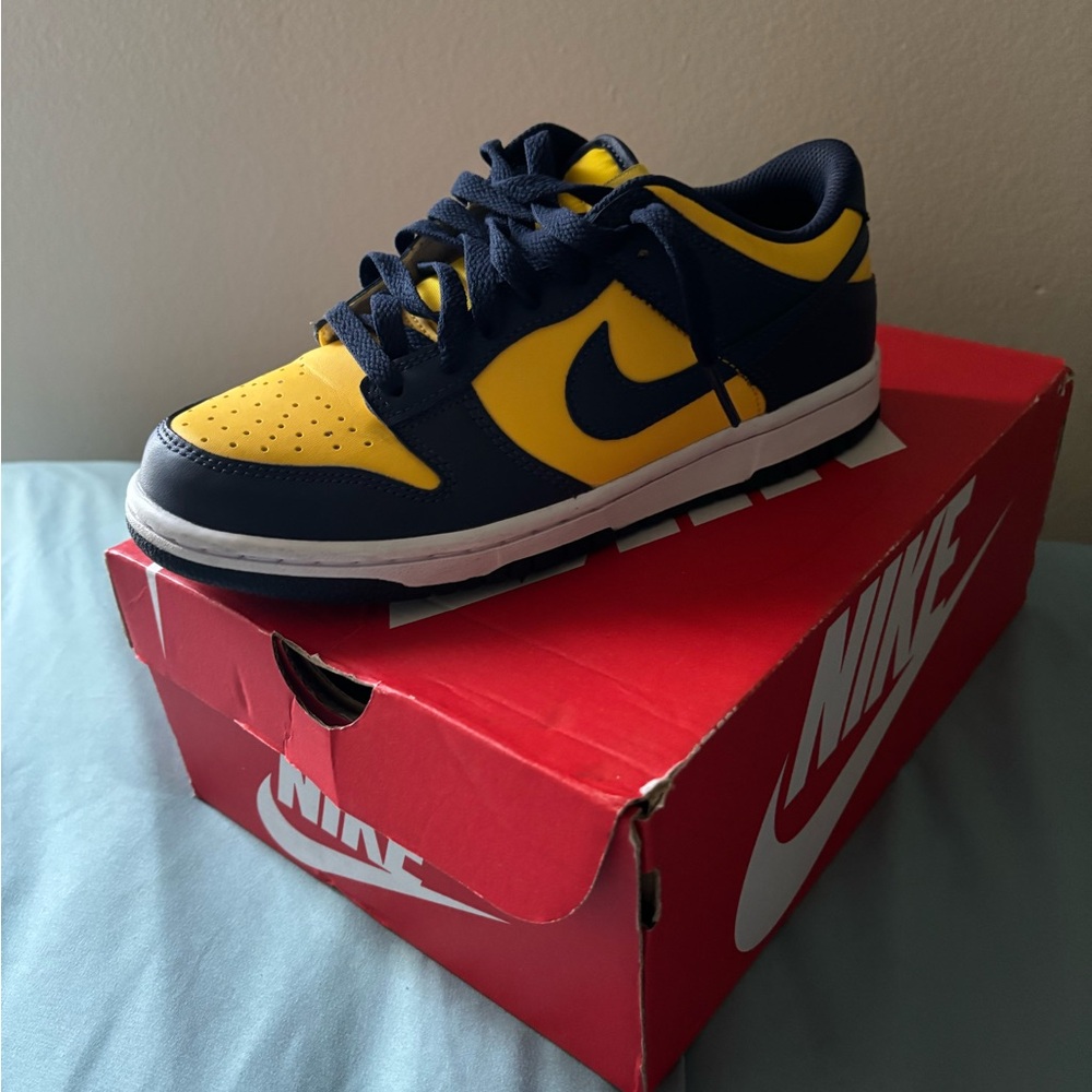 Nike Kids Shoes - Navy and Yellow